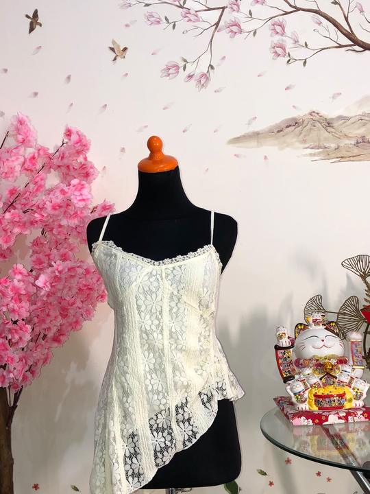 Cami lace asimetris cream — baju thrift preloved